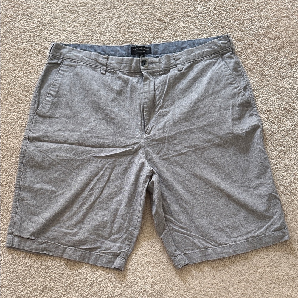 Banana Republic Men's Light Gray Flat Front Shorts